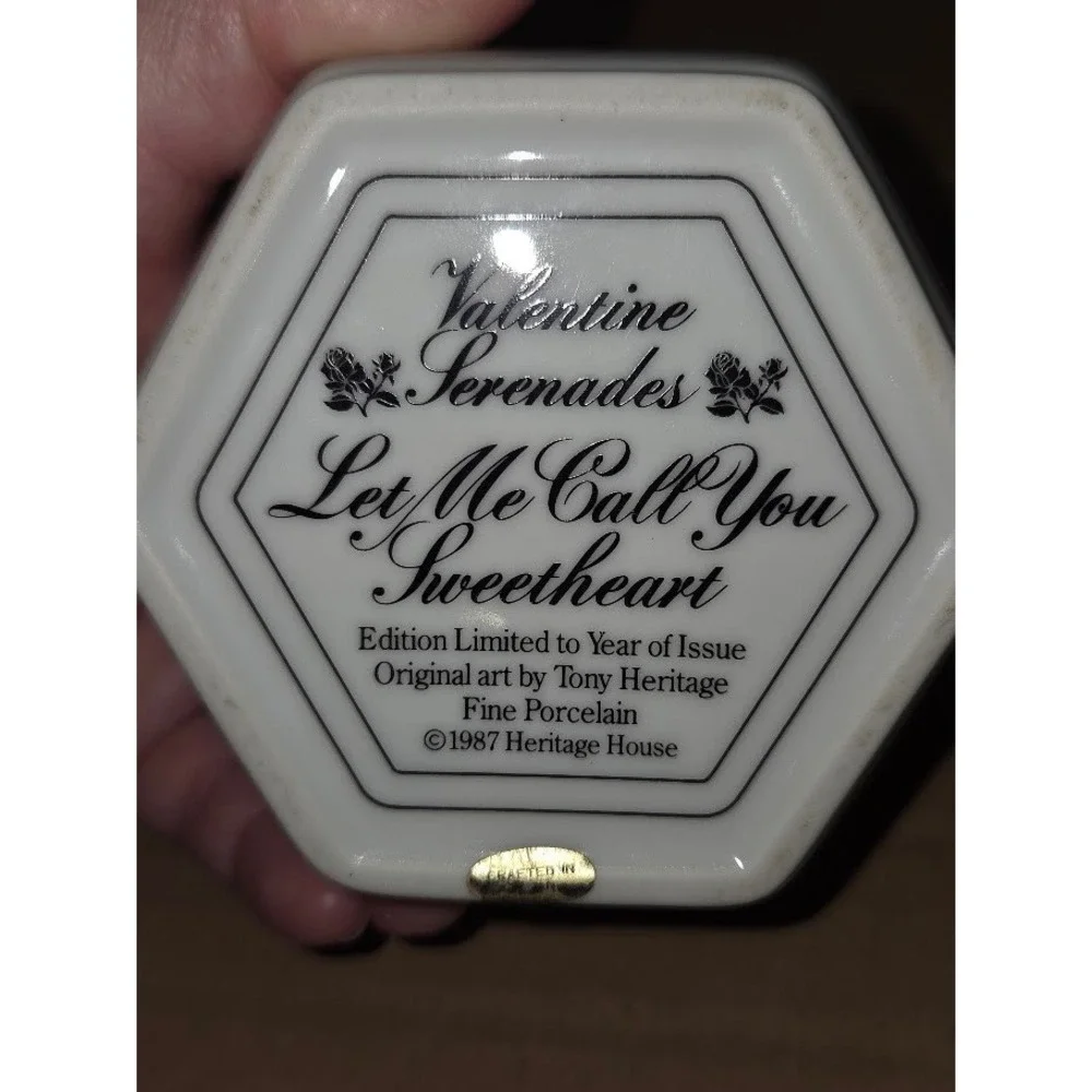 Heritage House 1987 Valentine  Porcelain Music Box Let Me Call You Sweetheart